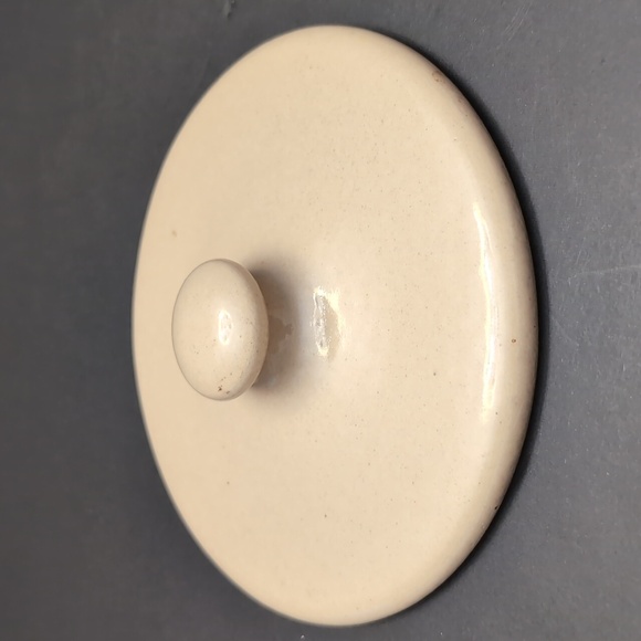 Home & Garden Party 2002 Handmade Stoneware Bean Pot. - Picture 7 of 13